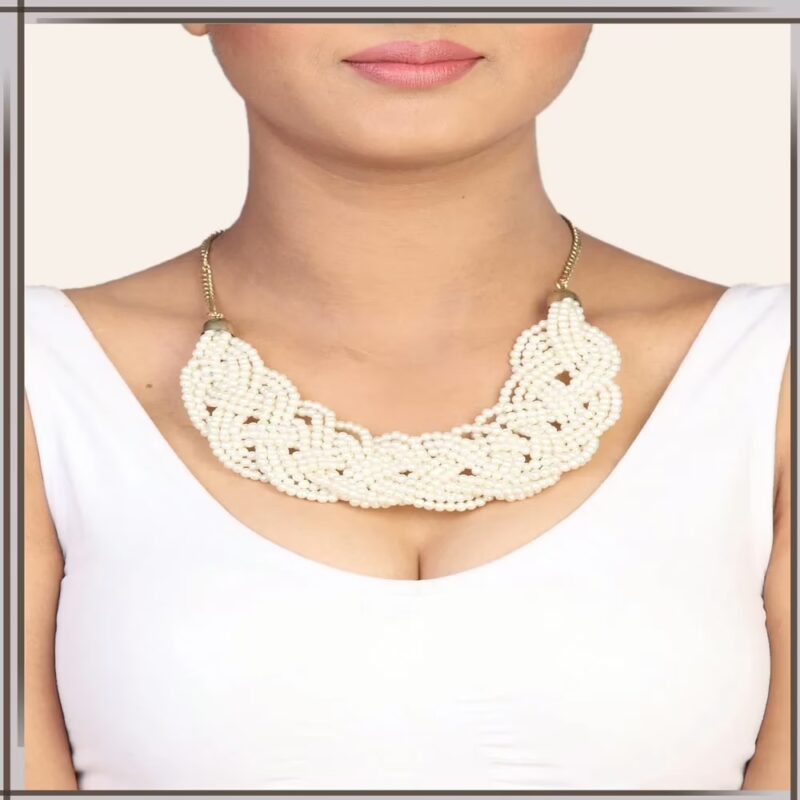 Pazaar Off-white and Golden Metal Festival Necklace