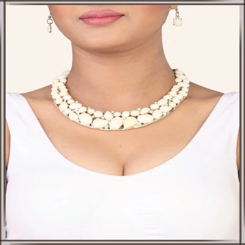 Pazaar Off-white Metal Festival Jewelry Set