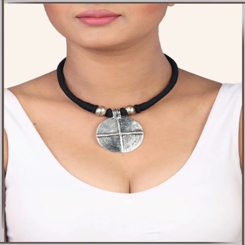Pazaar Silver & Black Metal Festival Necklace
