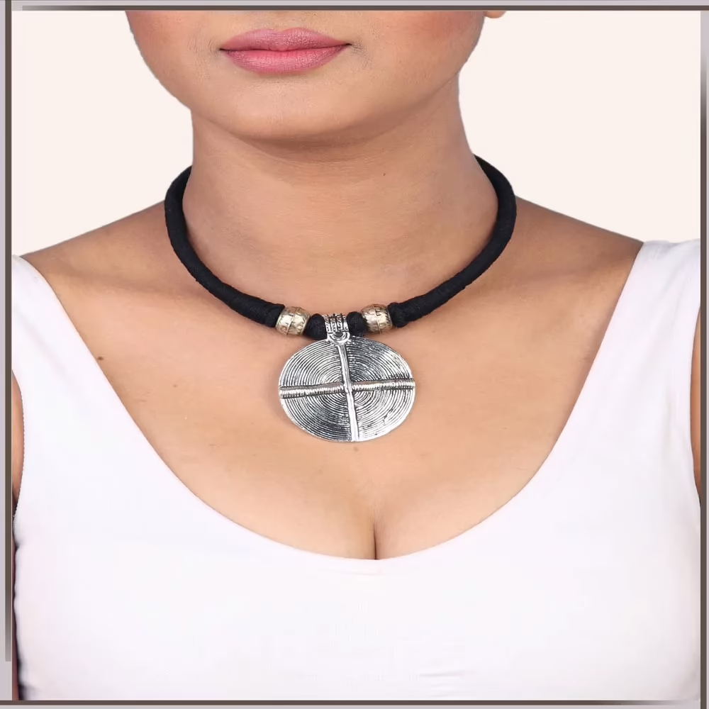 Pazaar Silver & Black Metal Festival Necklace