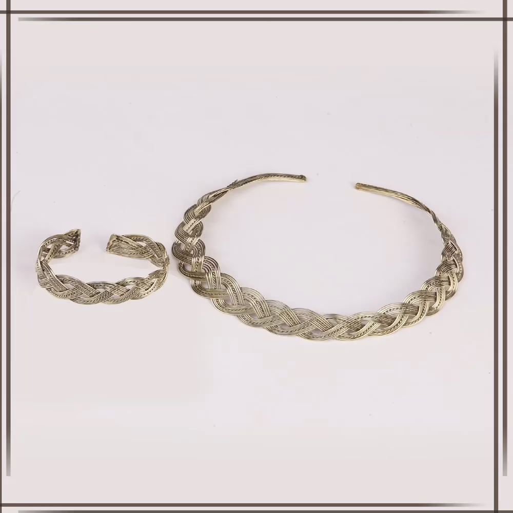 Pazaar Golden Metal Festival Necklace - Image 2
