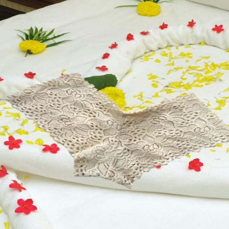 Svudne Sexy Cream Thread Work Boyshort Size M