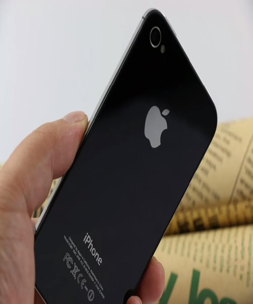 New Apple iPhone 4S 8GB Black/ White - Image 3