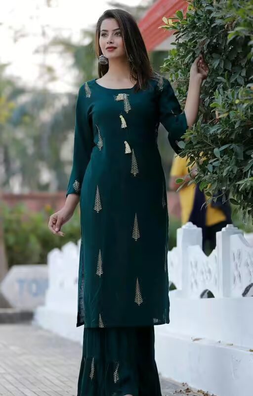 Adrika Petite Women Green Printed Kurta Sets